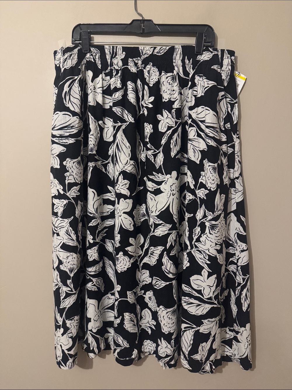 NWOT- Caslon Plus Size Floral Linen skirt, Black and white, size XL